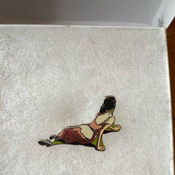 Laying lady pin - Picture 3 of 4